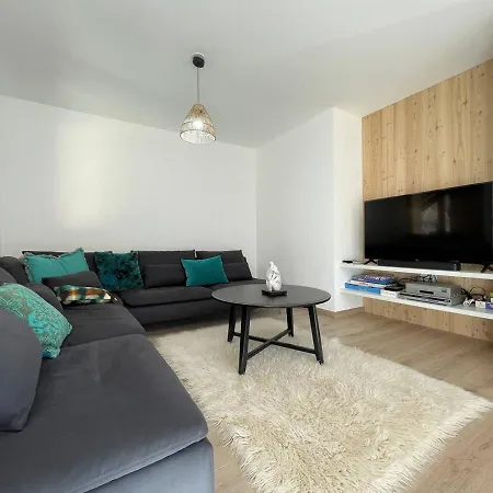 Dupleix 4 Pieces, 6-8 Pers. A Puy St Pierre - Lumineux, Equipe, Calme Avec Terrasse Et Garage Prive - Fr-1-330c-136 Chalet